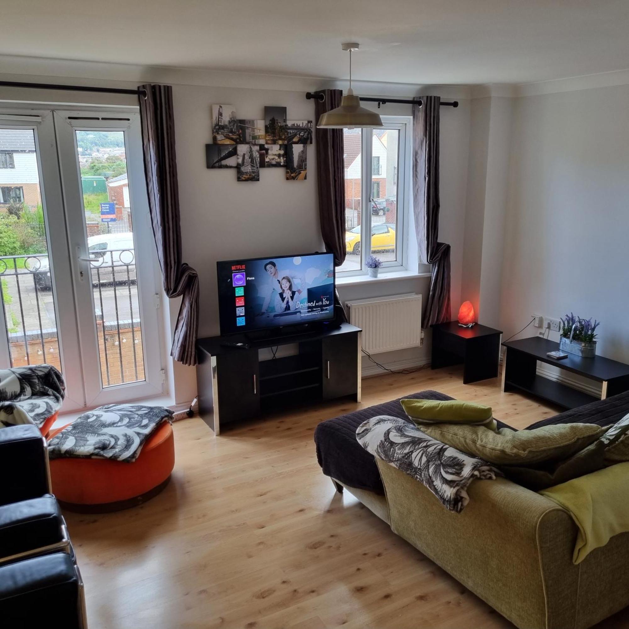 Driftmark Beachfront Location Aberavon Beach Sea Views Large Driveway Parking Private Site Fibre Optic Wi Fi Port Talbot Exterior photo